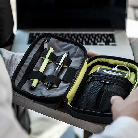 Borse per accessori - Usa questi accessori da borsa per trasportare con te caricabatterie, cavi usb, chiavi, auricolari e cellulare.