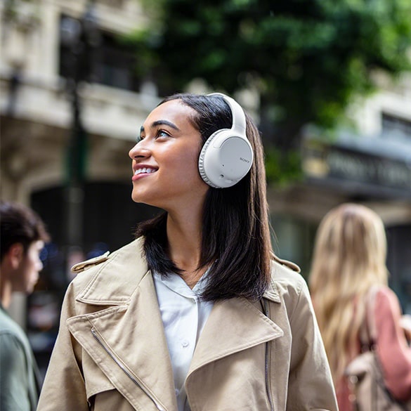 Cuffie Over-Ear - Le cuffie "Over-ear" ricoprono completamente l'orecchio, impedendo ai suoni esterni di essere percepiti.
