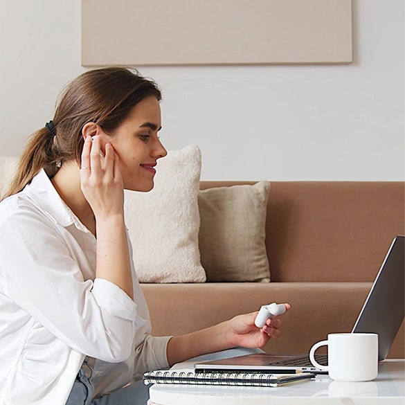 Auricolari - Gli earbuds sono auricolari che si connettono al tuo telefono tramite Bluetooth. Si ricaricano automaticamente una volta ripotsi nella loro custodia, in modo tale da essere sempre pronti per l'utilizzo!