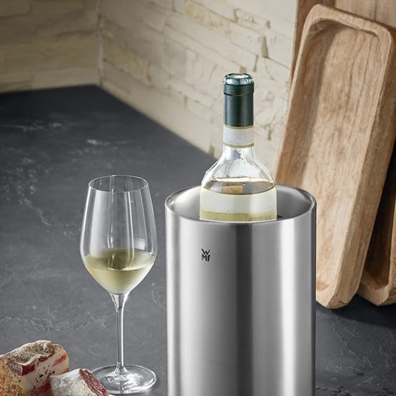 Accessori per Vino - Una raffinatissima collezione di utensili WMF 
per vino che comprende anche un cestello 
termico per il vino e un tappo per bottiglia riutilizzabile.